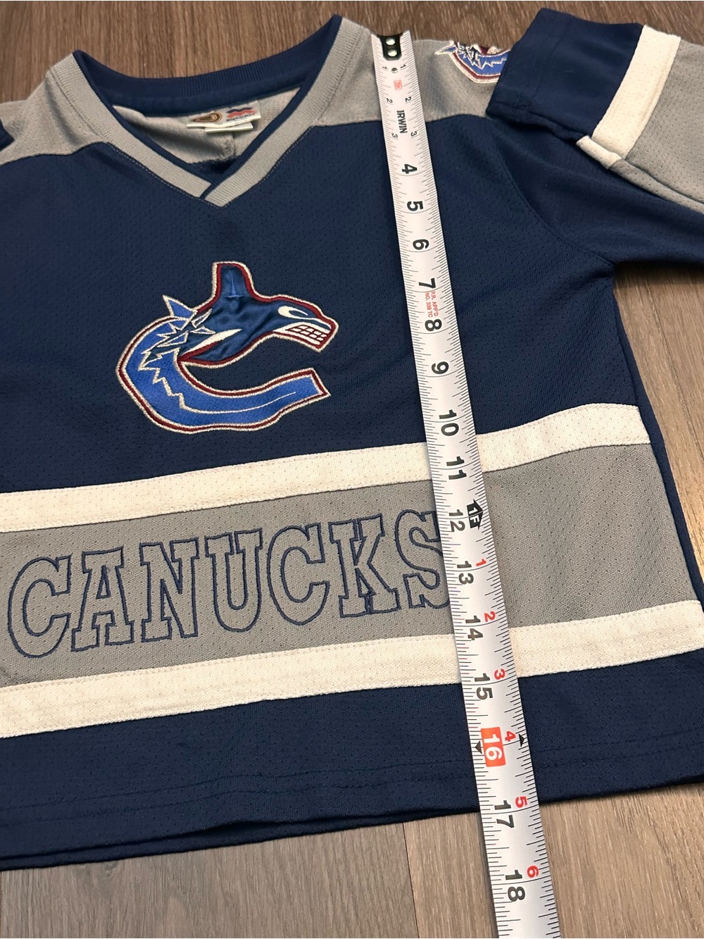 Kid’s Canucks Jersey - Picture 6 of 7